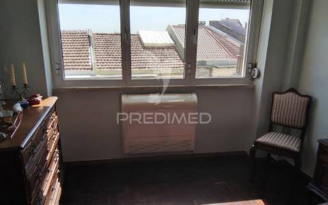 Excelente apartamento t4 em queluz - espaço, conforto e localização central