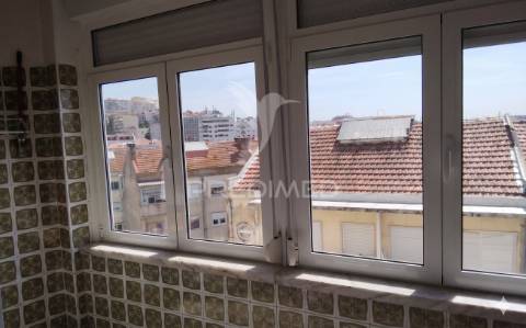 Excelente apartamento t4 em queluz - espaço, conforto e localização central