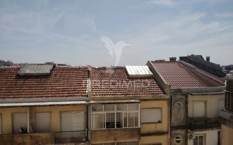 Excelente apartamento t4 em queluz - espaço, conforto e localização central