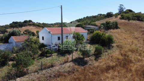 Quinta com habitação e terreno de 2,89 hectares, odemira
