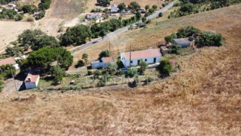 Quinta com habitação e terreno de 2,89 hectares, odemira