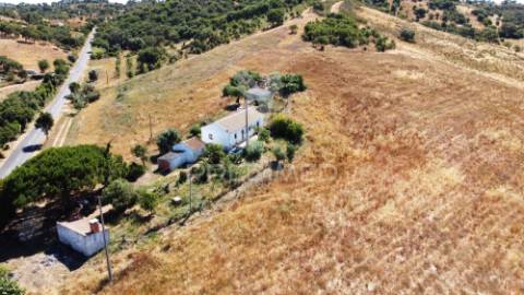 Quinta com habitação e terreno de 2,89 hectares, odemira