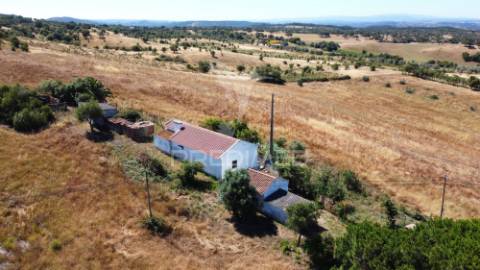Quinta com habitação e terreno de 2,89 hectares, odemira