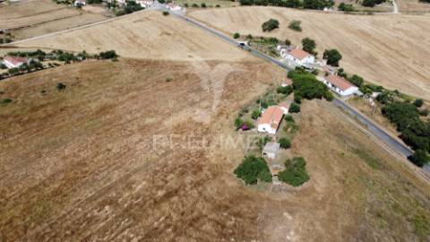 Quinta com habitação e terreno de 2,89 hectares, odemira