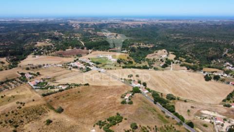 Quinta com habitação e terreno de 2,89 hectares, odemira