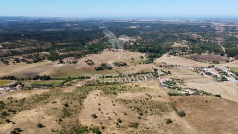 Quinta com habitação e terreno de 2,89 hectares, odemira