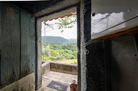 Moradia rústica t2 para restauro | bouro (santa marta), amares