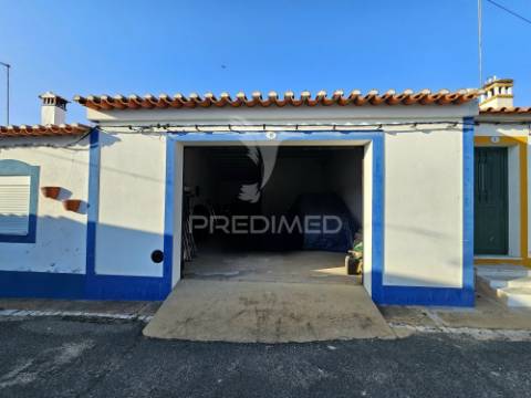 Terreno urbano com garagem. excelente oportunidade de investimento.