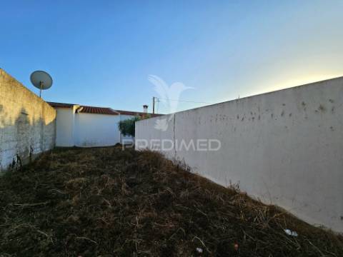 Terreno urbano com garagem. excelente oportunidade de investimento.