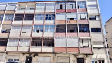 T2 com varanda no alto do seixalinho, barreiro