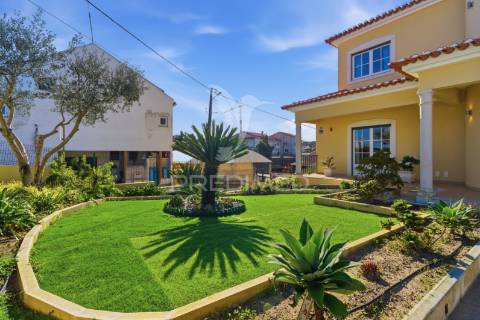 Moradia t5 como nova com piscina, jardim e garagem de 170 m² — lourinhã