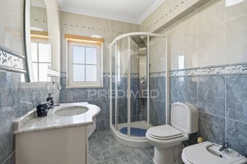 Moradia t5 como nova com piscina, jardim e garagem de 170 m² — lourinhã