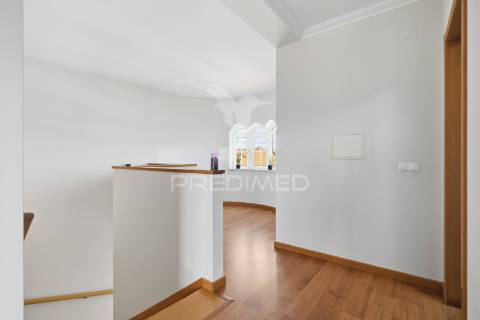 Moradia t5 como nova com piscina, jardim e garagem de 170 m² — lourinhã