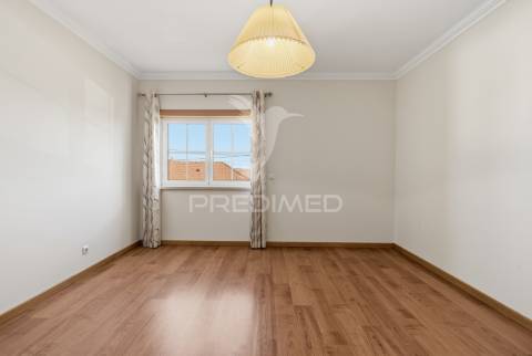 Moradia t5 como nova com piscina, jardim e garagem de 170 m² — lourinhã