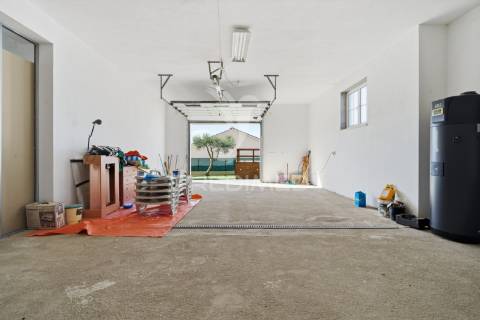 Moradia t5 como nova com piscina, jardim e garagem de 170 m² — lourinhã