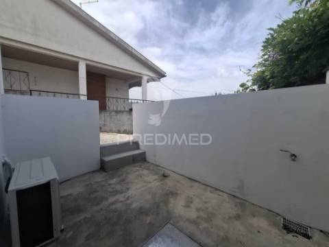 Moradia v2 totalmente reabilitada | 4 frentes | baião – valadares
