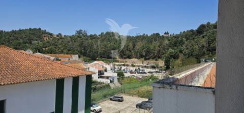 Apartamento t2 em alenquer com varanda e arrecadação