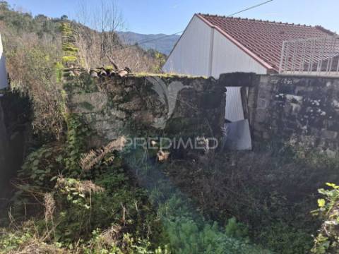 Moradia em pedra para restauro