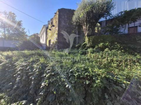 Moradia em pedra para restauro