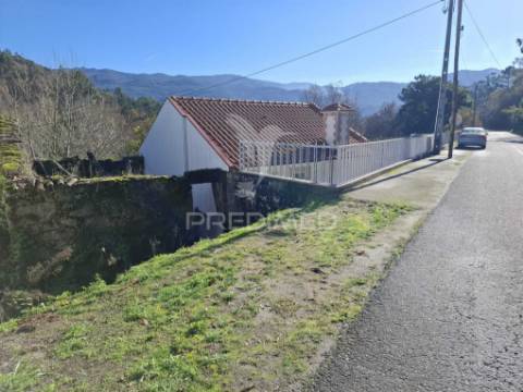 Moradia em pedra para restauro