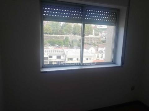Apartamento t3 com vista deslumbrante para o rio douro