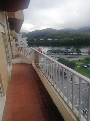 Apartamento t3 com vista deslumbrante para o rio douro