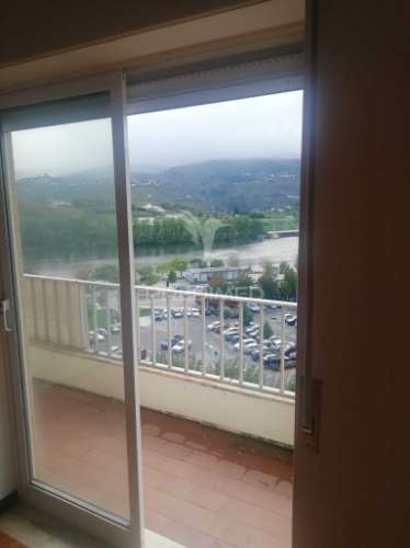 Apartamento t3 com vista deslumbrante para o rio douro