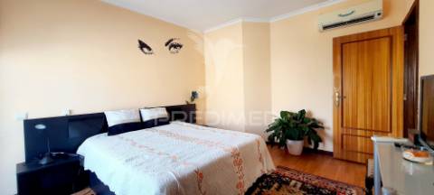 Apartamento t2+1 com 2 garagens box, em águas santas, maia