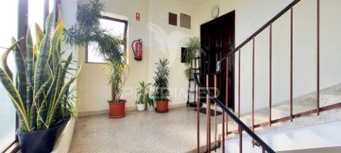 Apartamento t2+1 com 2 garagens box, em águas santas, maia