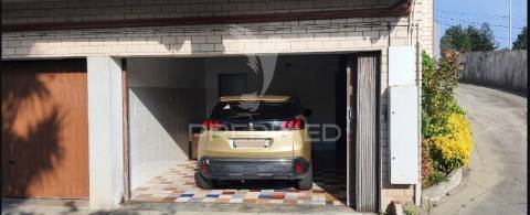 Apartamento t2+1 com 2 garagens box, em águas santas, maia
