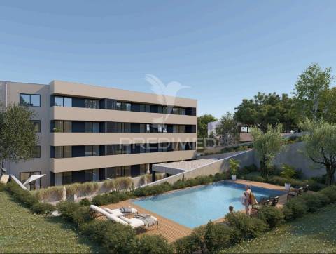 Vende-se t2 v.n .gaia madalena com piscina