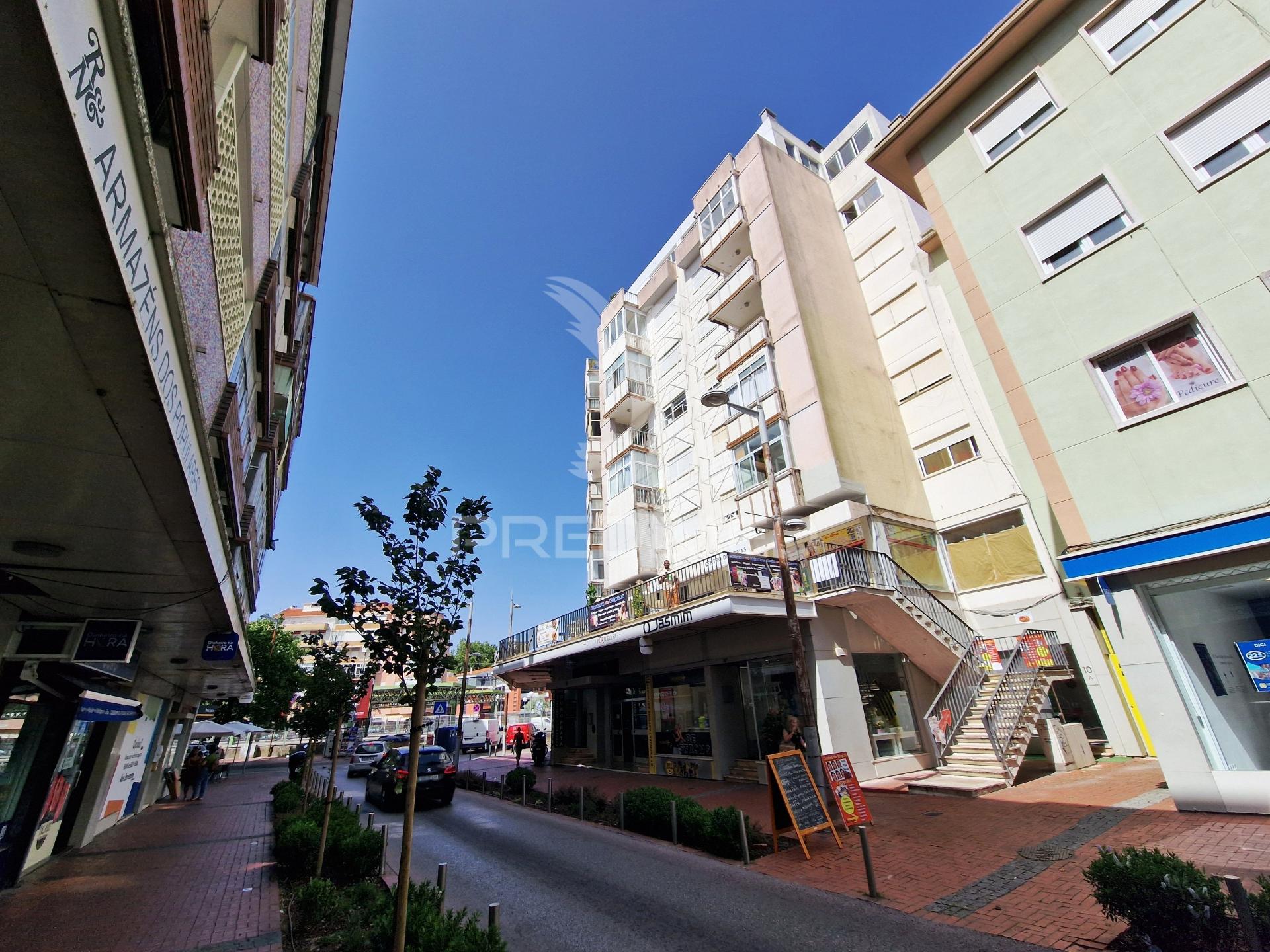 Apartamento à venda em avenida santos mattos 10, centro da amadora