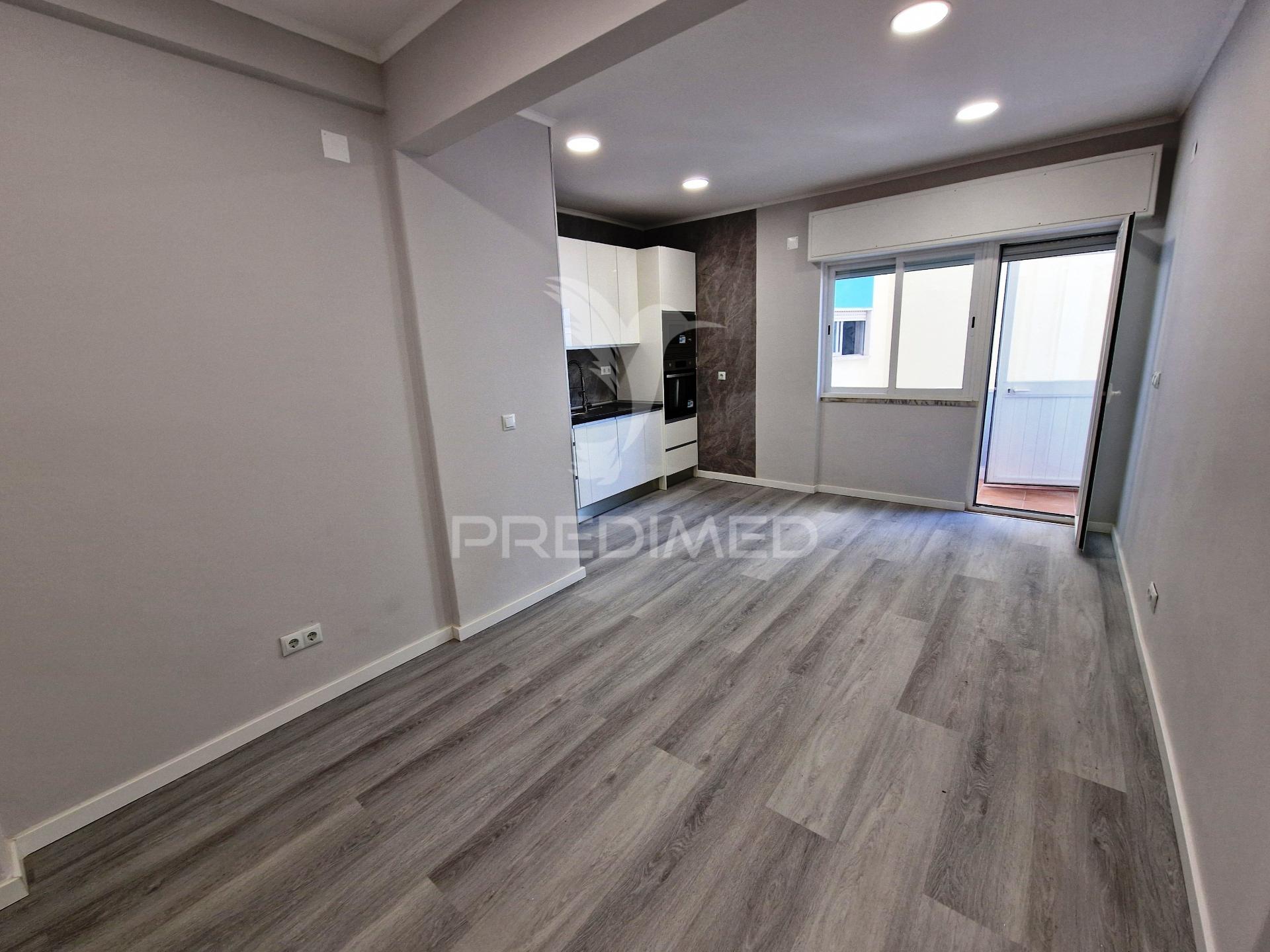 Apartamento à venda em avenida santos mattos 10, centro da amadora