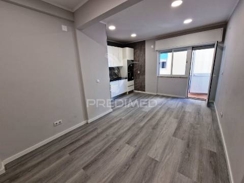 Apartamento à venda em avenida santos mattos 10, centro da amadora