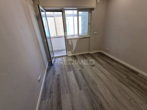 Apartamento à venda em avenida santos mattos 10, centro da amadora