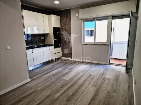 Apartamento à venda em avenida santos mattos 10, centro da amadora