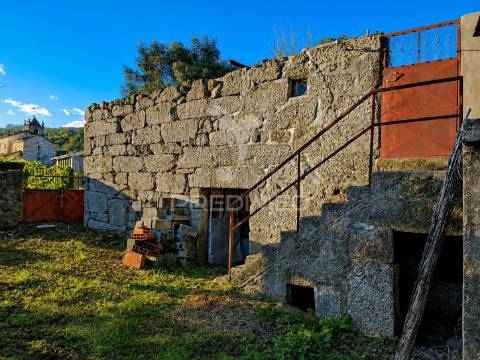 Moradia em pedra p/ restauro em valdreu, vila verde