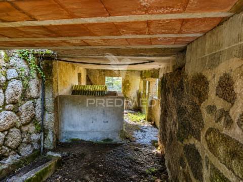 Moradia em pedra p/ restauro em valdreu, vila verde