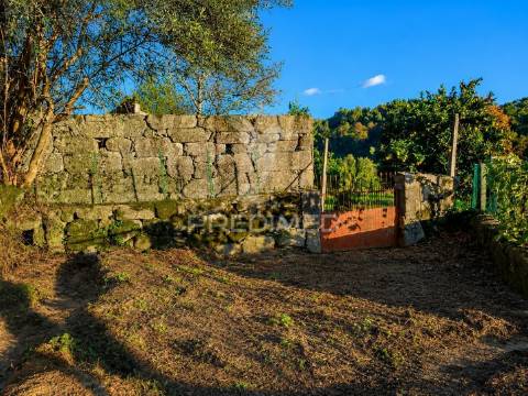 Moradia em pedra p/ restauro em valdreu, vila verde
