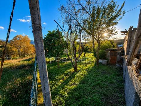Moradia em pedra p/ restauro em valdreu, vila verde
