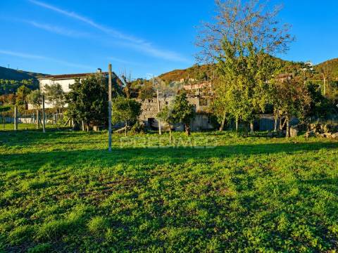 Moradia em pedra p/ restauro em valdreu, vila verde
