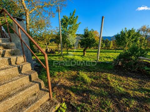 Moradia em pedra p/ restauro em valdreu, vila verde