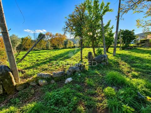 Moradia em pedra p/ restauro em valdreu, vila verde
