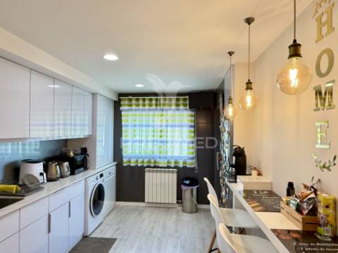Apartamento t3 renovado com churrasqueira | fátima
