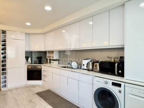 Apartamento t3 renovado com churrasqueira | fátima