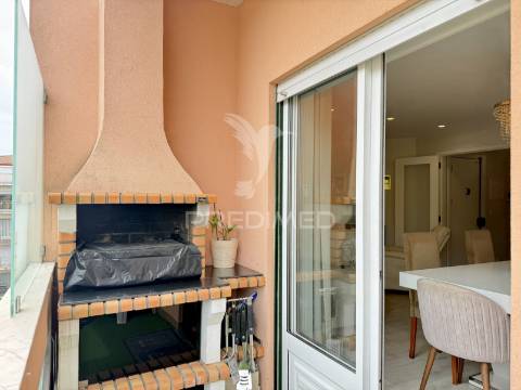 Apartamento t3 renovado com churrasqueira | fátima