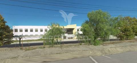 Instalação industrial de grande dimensão na zona industrial de torres novas - 12.056 m²