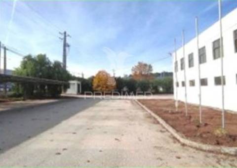 Instalação industrial de grande dimensão na zona industrial de torres novas - 12.056 m²