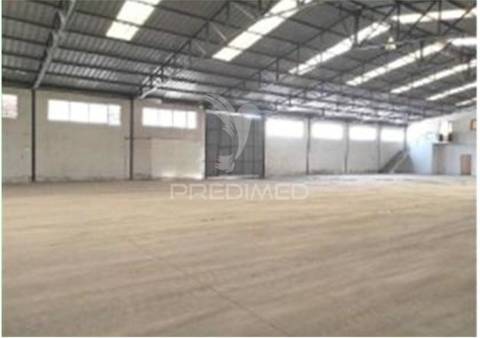 Instalação industrial de grande dimensão na zona industrial de torres novas - 12.056 m²