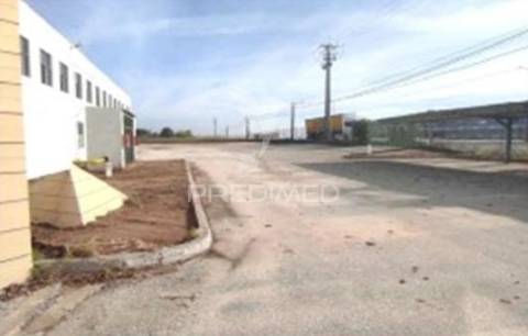 Instalação industrial de grande dimensão na zona industrial de torres novas - 12.056 m²